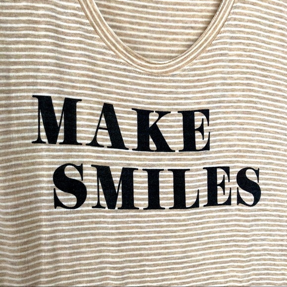 Make Smiles Graphic Tee - Picture 2 of 4